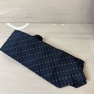 Sophisticated Blue Tie with Diagonal Dot Pattern